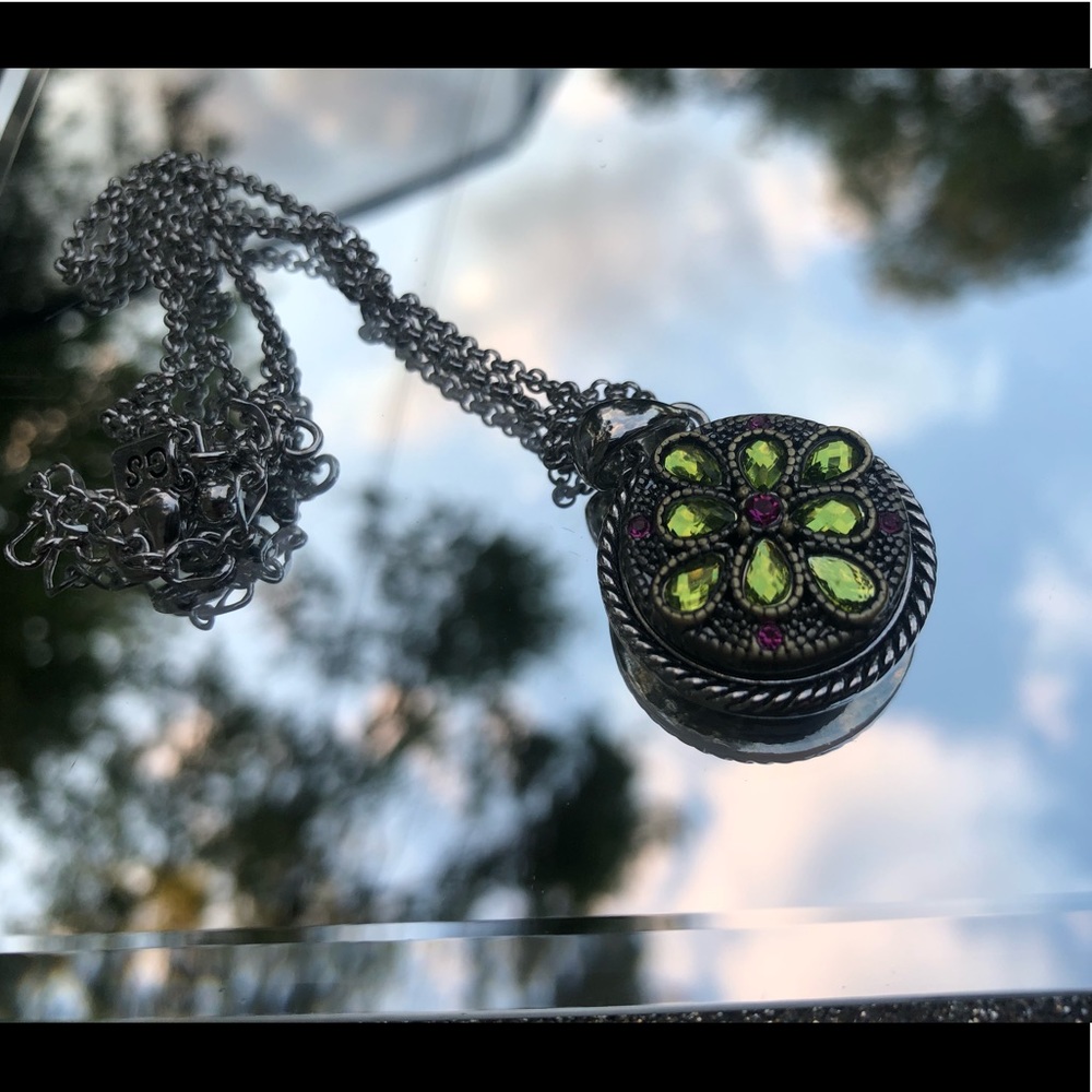 GS necklace